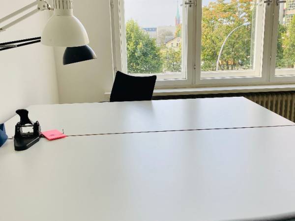 Schreibtischplatz in Berlin (Kreuzberg) – Helle Bürogemeinschaft im Altbau in Berlin-Kreuzberg — Bild 2