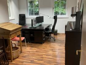 Moderne Coworking-Arbeitsplätze im Architekturbüro (Musikerviertel)