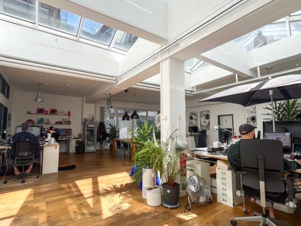 Kreative Bürogemeinschaft im Industrieloft in Köln-Neustadt-Nord — Bild 3