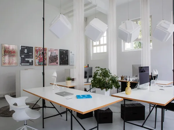 Schreibtischplatz in Stuttgart (Rosenberg) – Kreativer Arbeitsplatz im Industrieloft in Stuttgart-Rosenberg — Bild 1