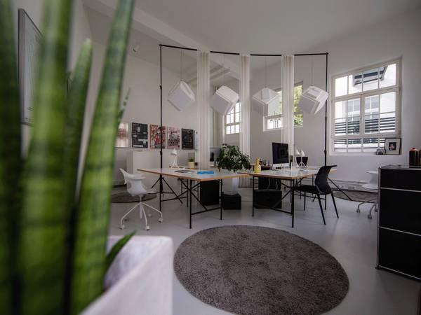Kreativer Arbeitsplatz im Industrieloft in Stuttgart-West — Bild 2
