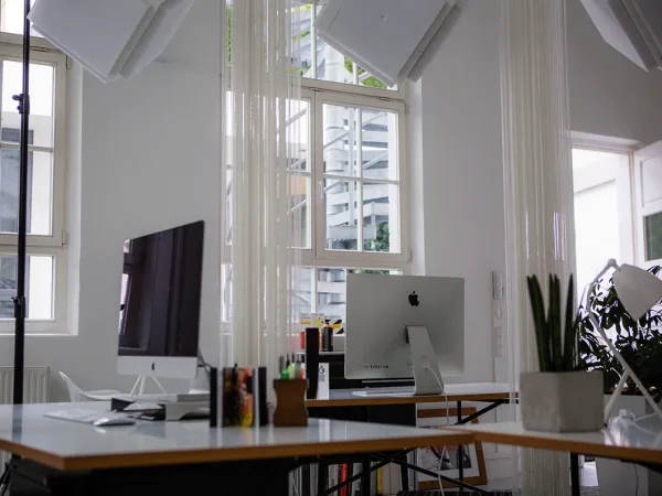 Schreibtischplatz in Stuttgart (Rosenberg) – Kreativer Arbeitsplatz im Industrieloft in Stuttgart-Rosenberg — Bild 3