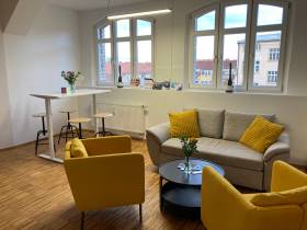 Moderne Arbeitsplätze für 1-3 Personen