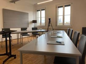 Moderne Arbeitsplätze für 1-3 Personen