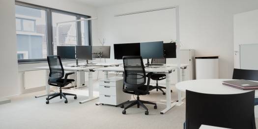 Moderne Büroplätze zur Untermiete – voll möbliert & Stellplatzoption