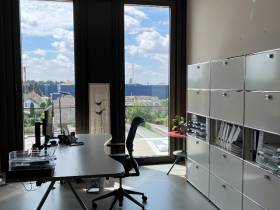 Besondere Büros mit toller Dachterrasse & Konferenzraum