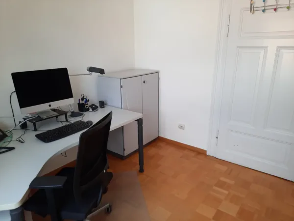 Abschließbares Büro in Fulda (Neuenberg) – Heller Büroraum in Altbau-Bürogemeinschaft in Fulda-Neuenberg — Bild 1