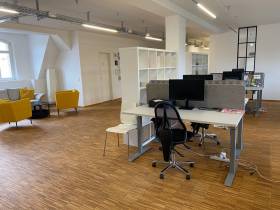 Moderne Arbeitsplätze für 1-3 Personen