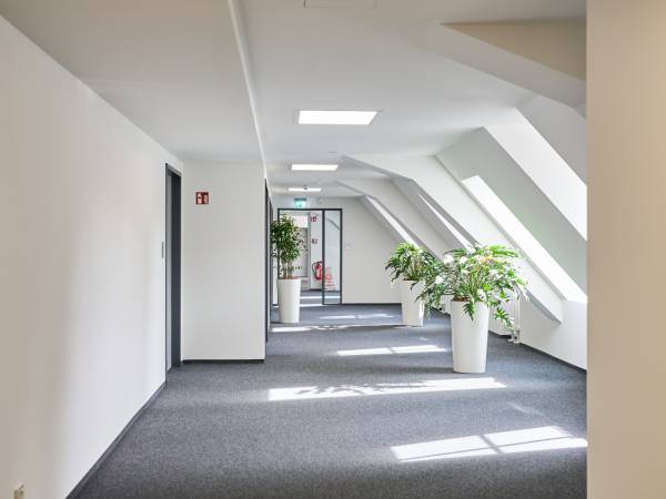 Großzügige Büromieteinheit mit CAT6-Verkabelung — Bild 7
