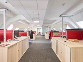 Großzügige Büromieteinheit mit CAT6-Verkabelung