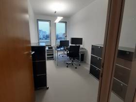 Schöne Arbeitsplätze in ruhiger Agentur