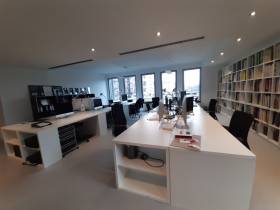 Schöne Arbeitsplätze in ruhiger Agentur