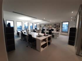 Schöne Arbeitsplätze in ruhiger Agentur