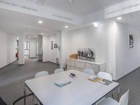 Modernes, voll möbliertes Büro – 307 m² mit Parkplätzen
