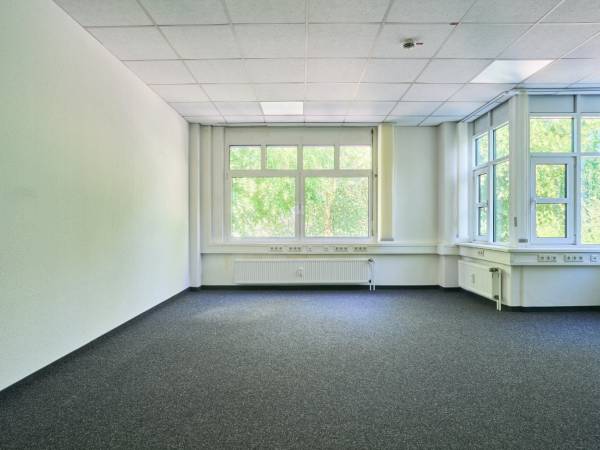 Vielseitige Gewerbefläche zu vermieten — Bild 3
