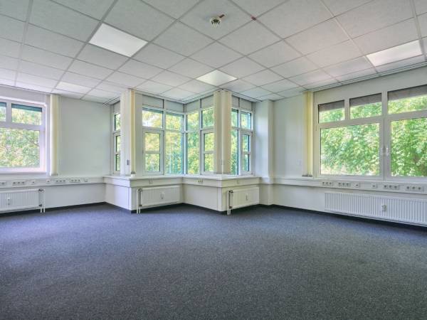 Vielseitige Gewerbefläche zu vermieten — Bild 2
