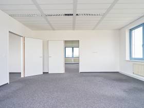 Renovierte Bürofläche bezugsfrei nach Absprache