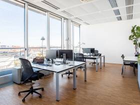 Lichtdurchflutete möblierte Bürofläche im 6. OG im Münchener Westend