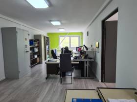 Büro; Fest-Schreibtisch und Flexible-Schreibtisch; Meetingraum