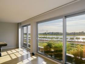 Arbeitsplatz mit Rheinblick