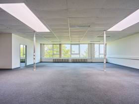 Große Bürofläche im 2. OG mit schöner Aussicht