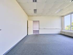 Große Bürofläche im 2. OG mit schöner Aussicht