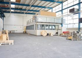 Gewerbefläche mit Lager und Büro
