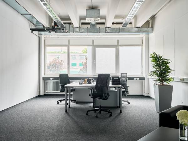 Büroeinheit im Industrial Style & Produktionshalle — Bild 2
