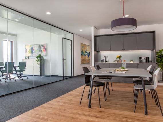 Moderne Büros & Coworking direkt am Flughafen BER in Schönefeld — Bild 8