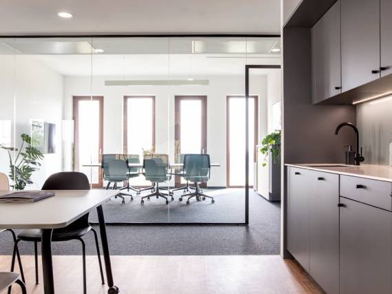 Moderne Büros & Coworking direkt am Flughafen BER in Schönefeld — Bild 7