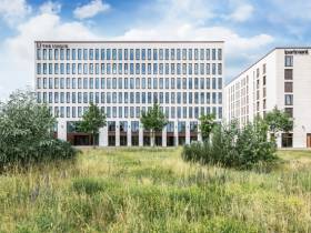 Direkt am Flughafen BER: Ihr Business-Hotspot für Coworking und Büros
