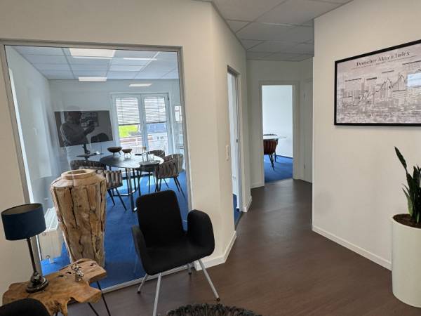 Helle und moderne Bürogemeinschaft in Much — Bild 8