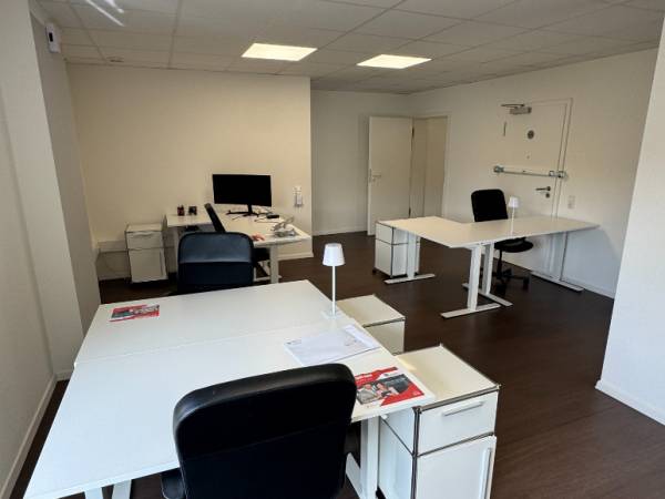 Helle und moderne Bürogemeinschaft in Much — Bild 1