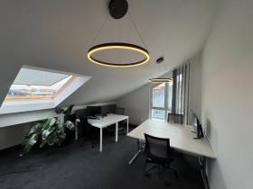 Stylische Einzelbüros in Oberhaching – Flexibel mieten
