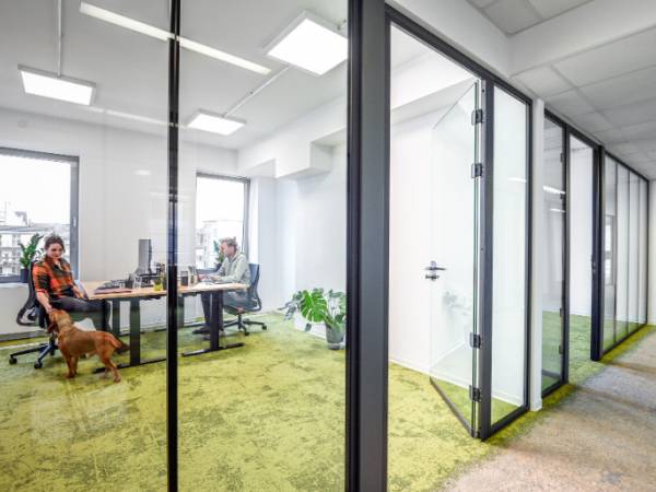 Kreative Büros und Coworking im Urban Farming Stil in — Bild 6