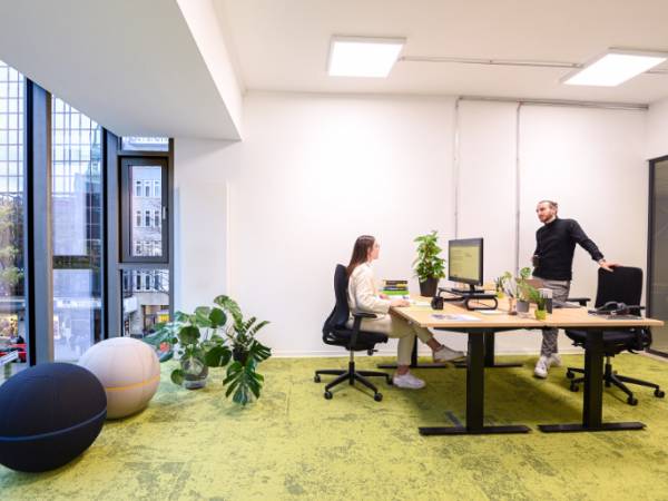 Kreative Büros und Coworking im Urban Farming Stil in — Bild 2