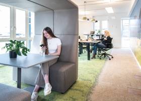 Schreibtisch im Coworking Space | Flat Mitgliedschaft