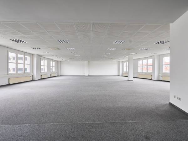 Bürogebäude in beliebter Umgebung - Sie wünschen, wir bauen aus! — Bild 2