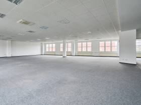 Bürogebäude in beliebter Umgebung - Sie wünschen, wir bauen aus!