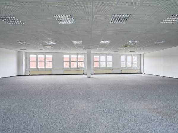 Bürogebäude in beliebter Umgebung - Sie wünschen, wir bauen aus! — Bild 4