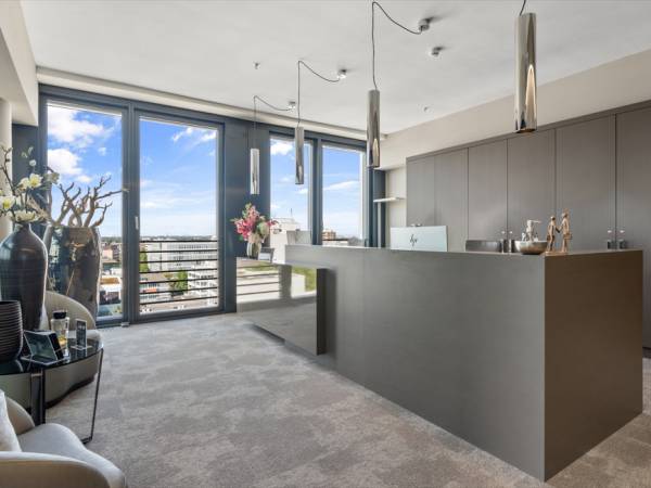 Helle Büroräume und Coworking Space mit Rheinblick in — Bild 5