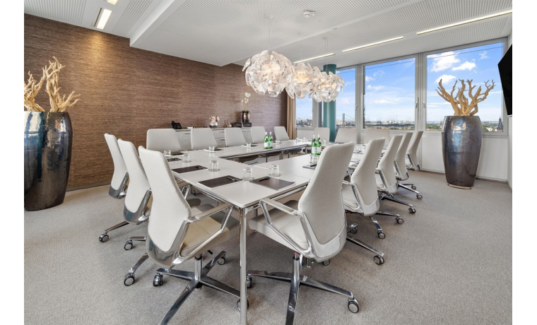 Büro auf Zeit Dreischeibenhaus Düsseldorf Stadtmitte