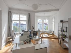 Helle Büroräume & Coworking-Plätze in stilvollem Altbau-Büro