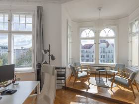 Helle Büroräume & Coworking-Plätze in stilvollem Altbau-Büro