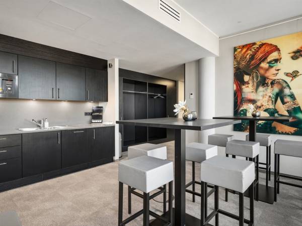 Moderne, luxuriöse Büros & Coworking in Köln Altstadt-Süd — Bild 7