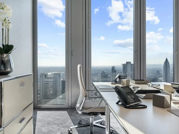 Abschließbares Büro in Frankfurt am Main (Innenstadt) – Exklusives Business Center in Frankfurt Innenstadt mit Skyline-Blick — Bild 1
