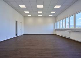 Werkstattfläche mit modernem Büroanteil