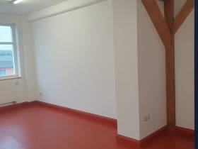 Modernes Einzelbüro – hell, ruhig, mit Internet