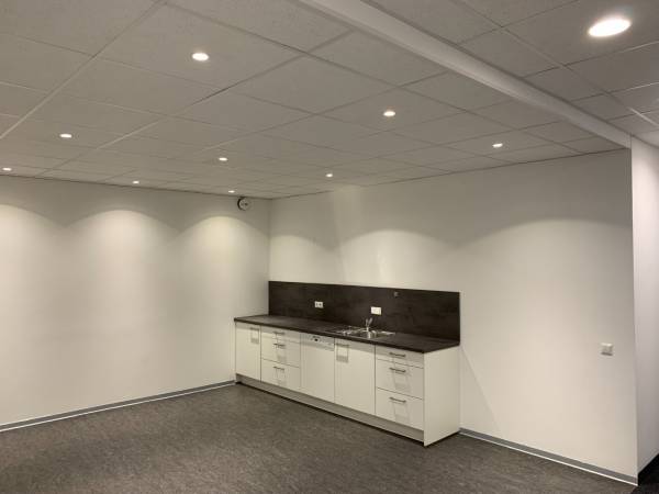 Großzügige und helle Bürofläche — Bild 7