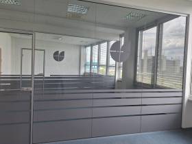 Exklusive Bürofläche (Open-Space, Gruppen- und Einzelbüros)